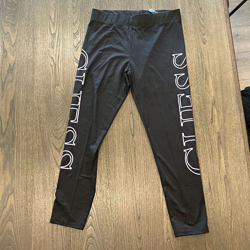 NWOT Guess Black Cropped Capri Leggings Logo Print Size L